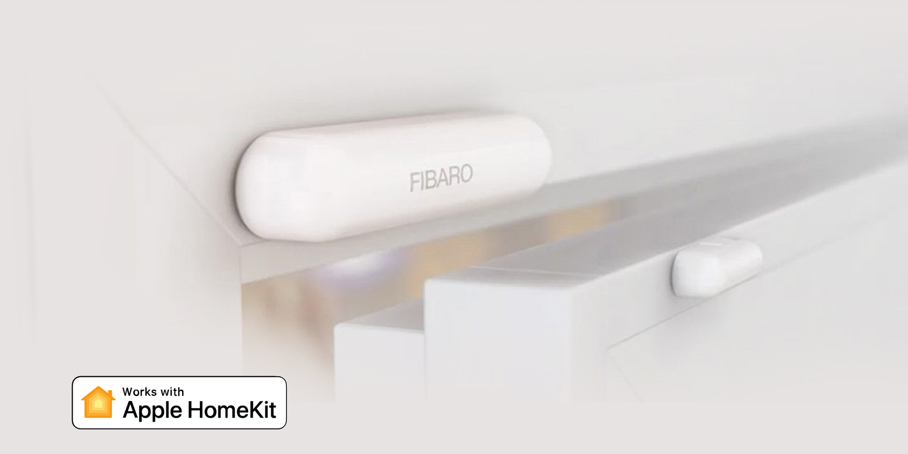 [Wideo] Jak zabezpieczyć okna i drzwi w HomeKit – Fibaro Door / Window Sensor