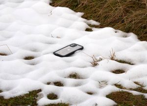 iPhone na śniegu